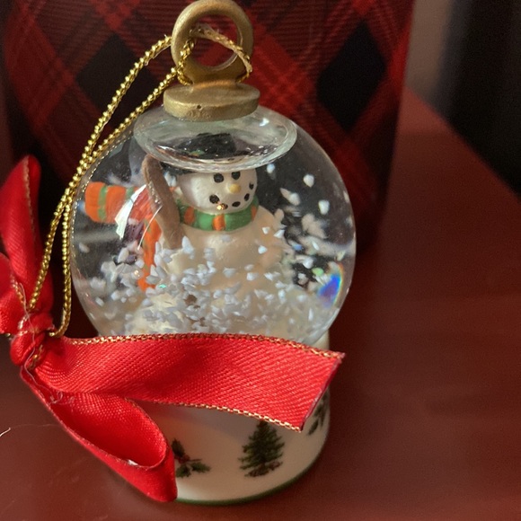 Spode snowman snow globe ornament - Picture 3 of 4